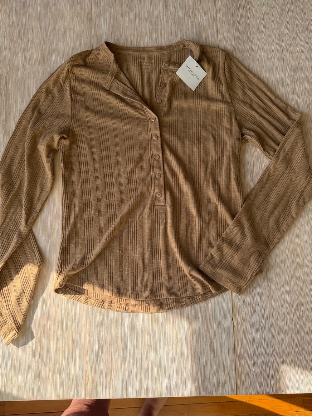 🤎Brand new American Eagle Ribbed Henley Lightweight Top 🤎